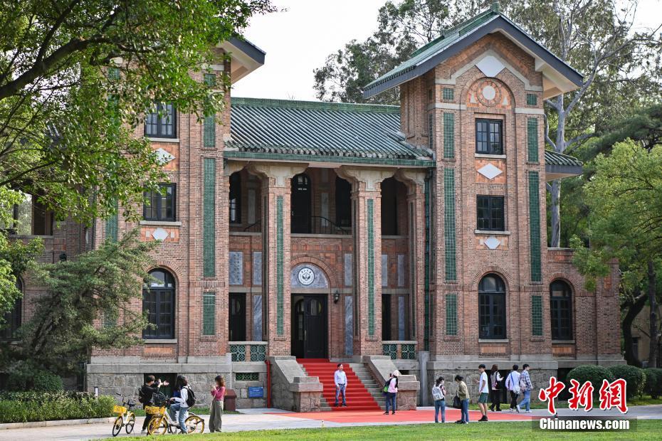 中山大学校园。<a target='_blank' data-cke-saved-href='/' href='/'>中新社</a>记者 陈骥旻 摄 中山大学校园。<a target='_blank' data-cke-saved-href='/' href='/'>中新社</a>记者 陈骥旻 摄